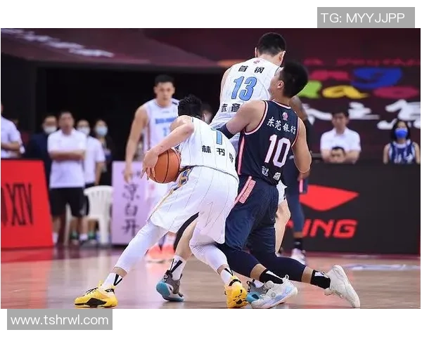 重庆篮球队以52分领跑冠军赛积分榜展现强劲实力和团队合作精神